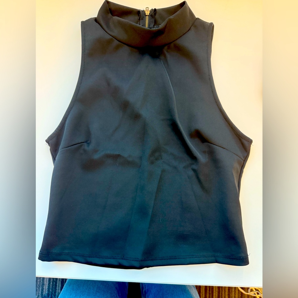 Black Astr mock neck cropped tank size S